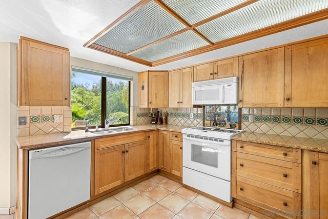 1709 LARKHAVEN GLEN, Escondido, CA 92026