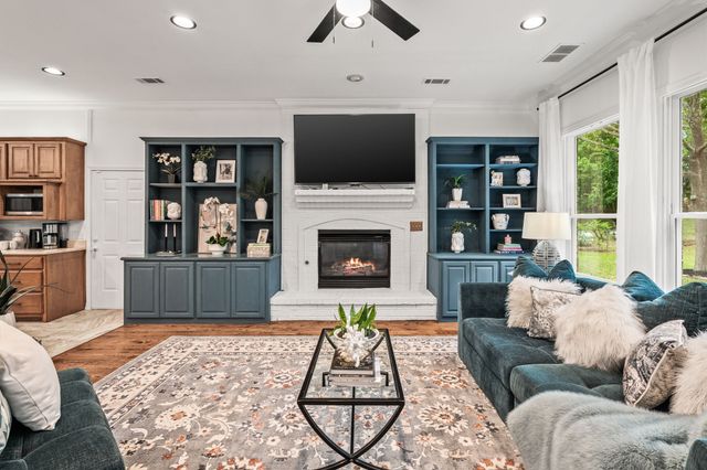 640 Hurricane Creek Circle, Anna, TX 75409