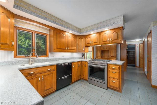 22870 Laramie Drive, Rocky River, OH 44116