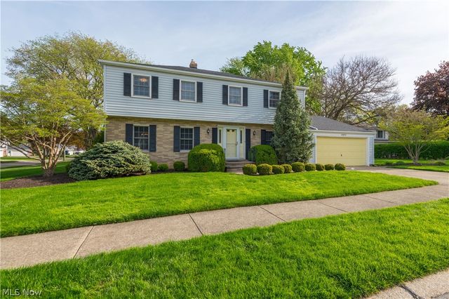 22870 Laramie Drive, Rocky River, OH 44116