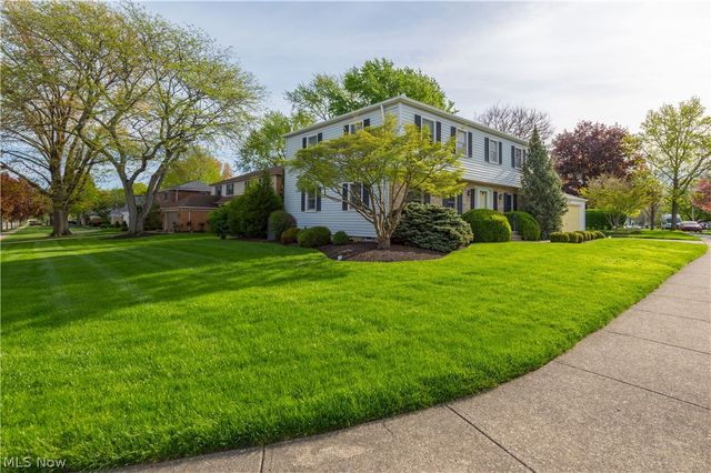 22870 Laramie Drive, Rocky River, OH 44116