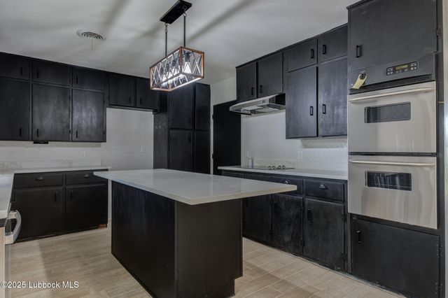 2803 W 18th Street, Plainview, TX 79072