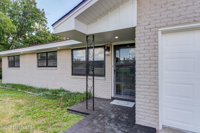 2803 W 18th Street, Plainview, TX 79072