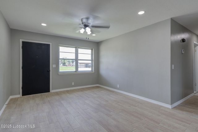 2803 W 18th Street, Plainview, TX 79072