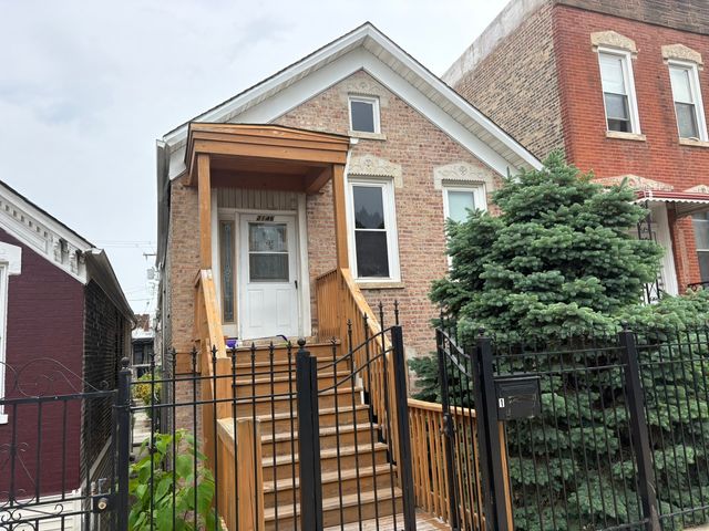 2146 W 22nd Place 2, Chicago, IL 60608