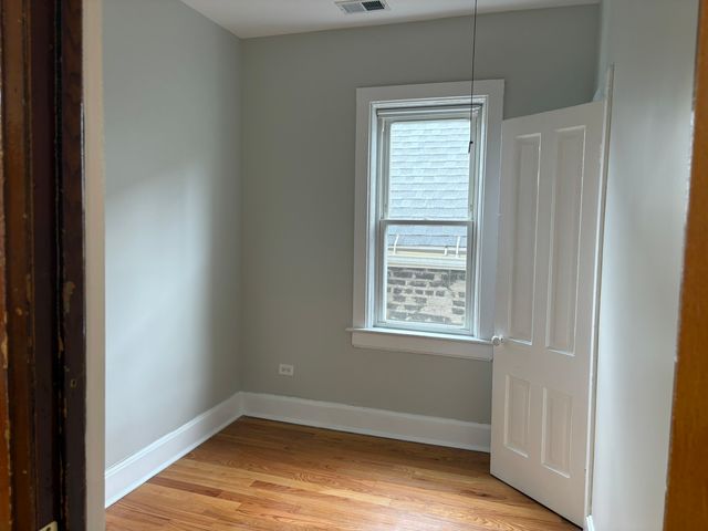2146 W 22nd Place 2, Chicago, IL 60608