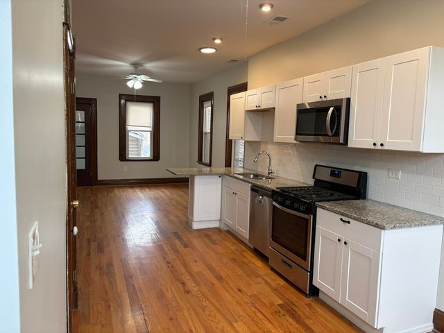 2146 W 22nd Place 2, Chicago, IL 60608