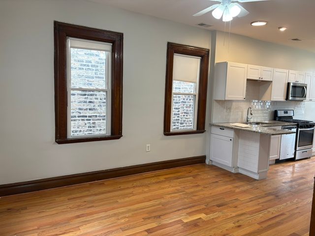 2146 W 22nd Place 2, Chicago, IL 60608