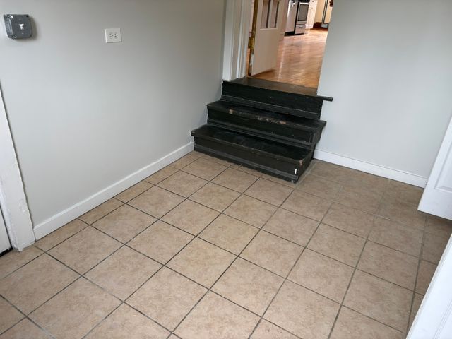 2146 W 22nd Place 2, Chicago, IL 60608