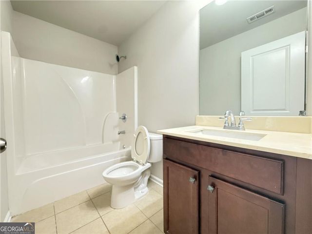 1044 Haley Woods Lane, Lawrenceville, GA 30043