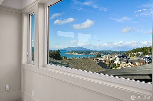 3951 Rock Ridge Pkwy, Anacortes, WA 98221