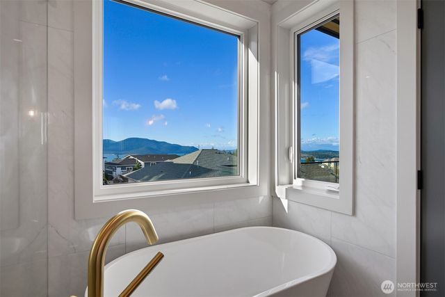 3951 Rock Ridge Pkwy, Anacortes, WA 98221