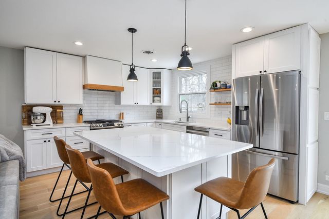 3N556 Woodland Avenue, West Chicago, IL 60185