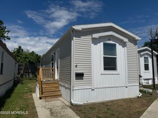 4 Avenue D, Hazlet, NJ 07734