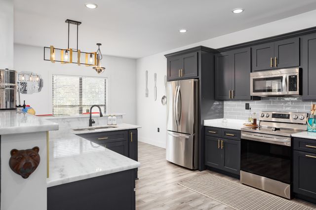 200 Creekside Drive, Florence, AL 35630