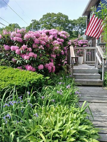 92 Hawksley Avenue, Warwick, RI 02889