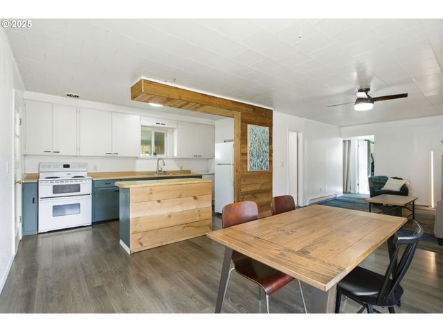 76395 RIVER Rd, Oakridge, OR 97463