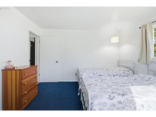 76395 RIVER Rd, Oakridge, OR 97463