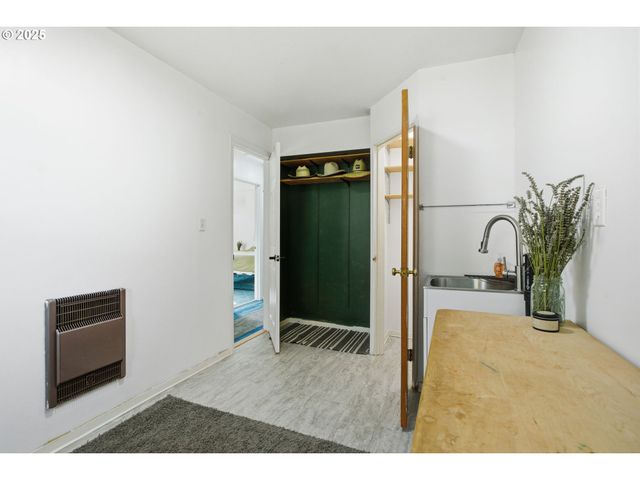 76395 RIVER Rd, Oakridge, OR 97463