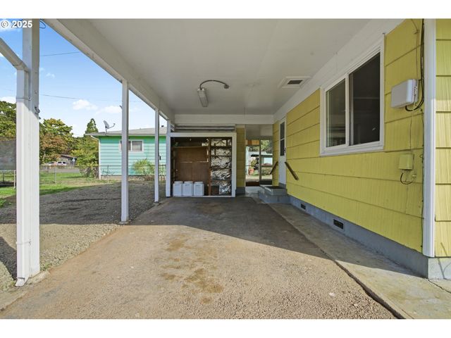 76395 RIVER Rd, Oakridge, OR 97463