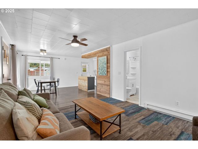 76395 RIVER Rd, Oakridge, OR 97463