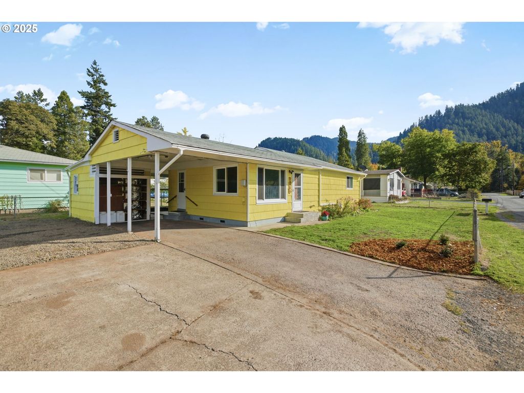 76395 RIVER Rd, Oakridge, OR 97463