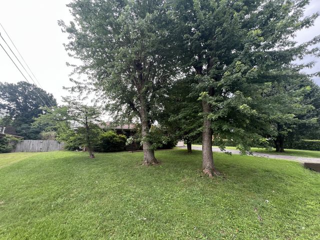 5 Richmond Dr, Clarksville, TN 37042