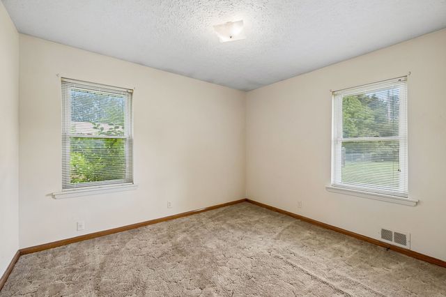 5 Richmond Dr, Clarksville, TN 37042