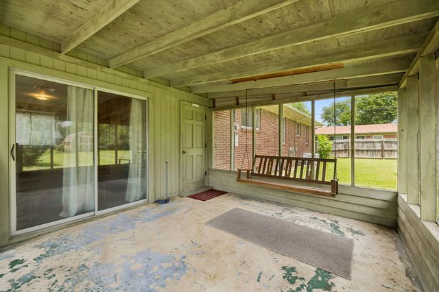 5 Richmond Dr, Clarksville, TN 37042