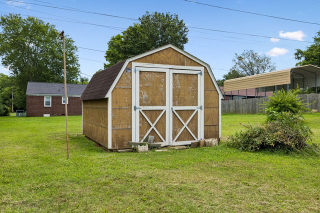 5 Richmond Dr, Clarksville, TN 37042