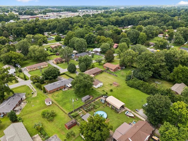 5 Richmond Dr, Clarksville, TN 37042