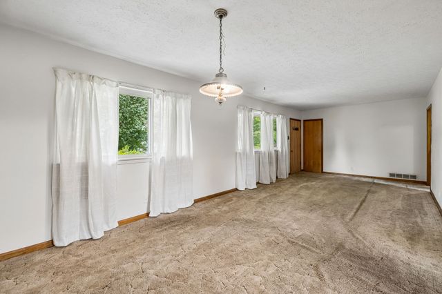 5 Richmond Dr, Clarksville, TN 37042