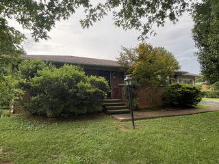 5 Richmond Dr, Clarksville, TN 37042