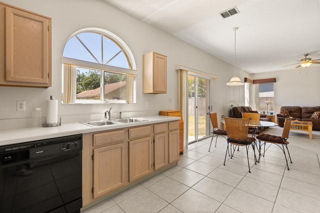 126 KNIGHTS HOLLOW DR, Apopka, FL 32712