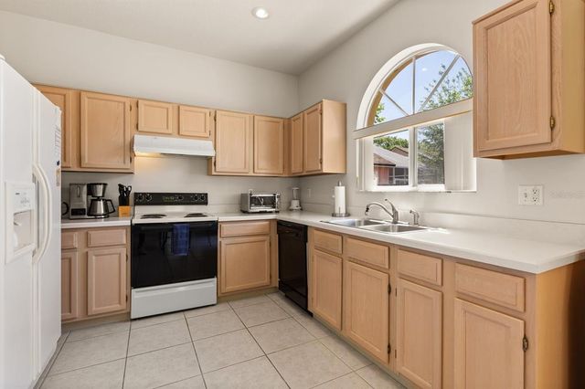 126 KNIGHTS HOLLOW DR, Apopka, FL 32712