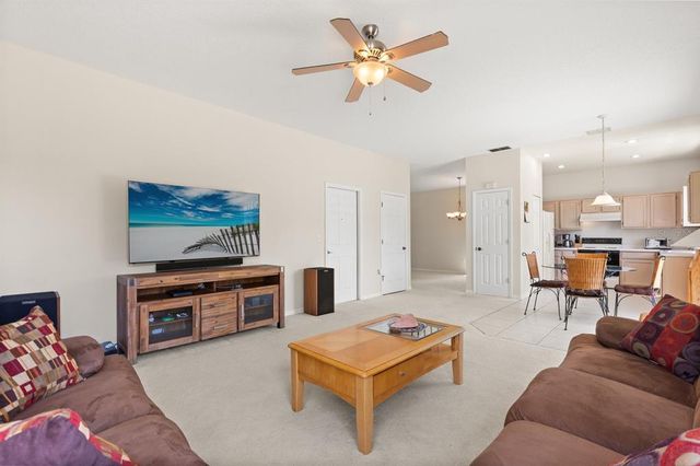 126 KNIGHTS HOLLOW DR, Apopka, FL 32712