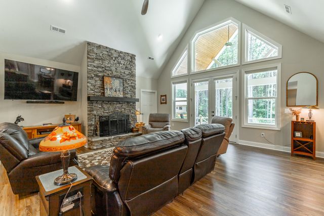 290 Wilderness Drive, Jasper, TN 37347