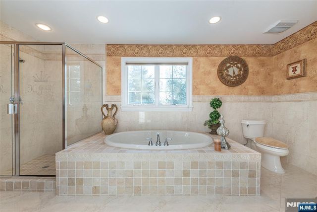 6 Merrimack Court, Paramus, NJ 07652