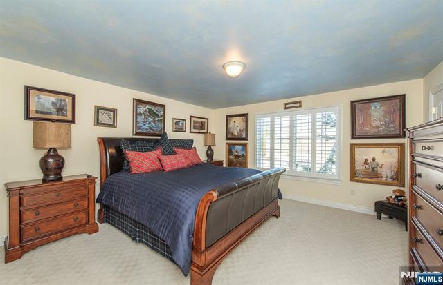 6 Merrimack Court, Paramus, NJ 07652