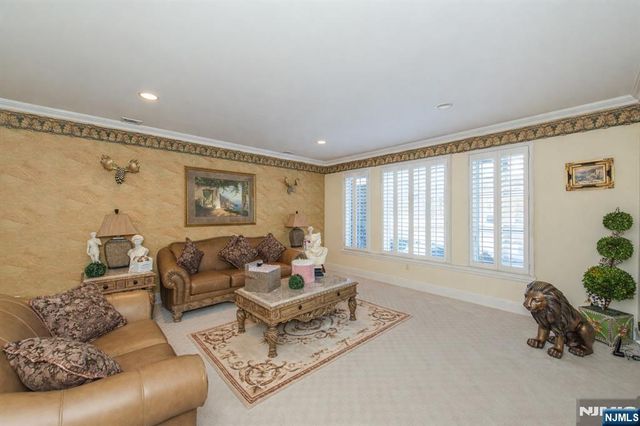 6 Merrimack Court, Paramus, NJ 07652