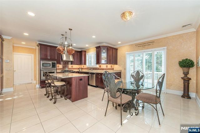 6 Merrimack Court, Paramus, NJ 07652