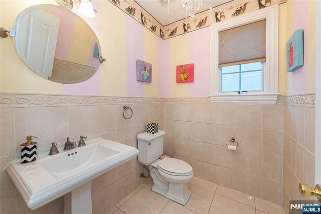 6 Merrimack Court, Paramus, NJ 07652