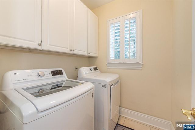 6 Merrimack Court, Paramus, NJ 07652