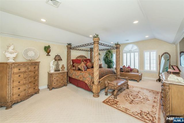 6 Merrimack Court, Paramus, NJ 07652