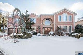 6 Merrimack Court, Paramus, NJ 07652