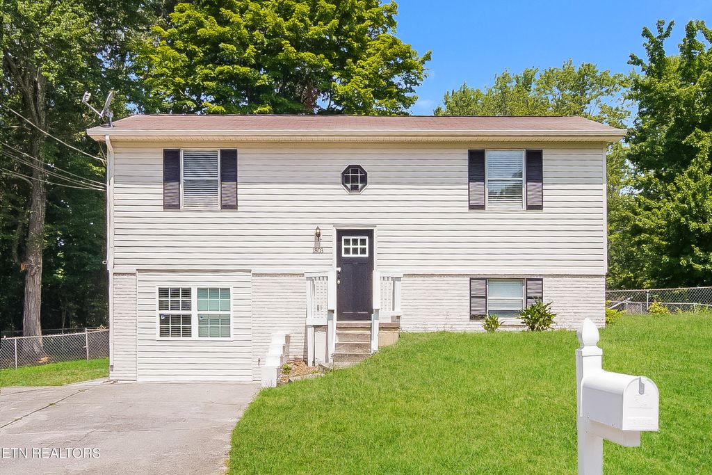 1803 Brookmill Rd, Knoxville, TN 37932