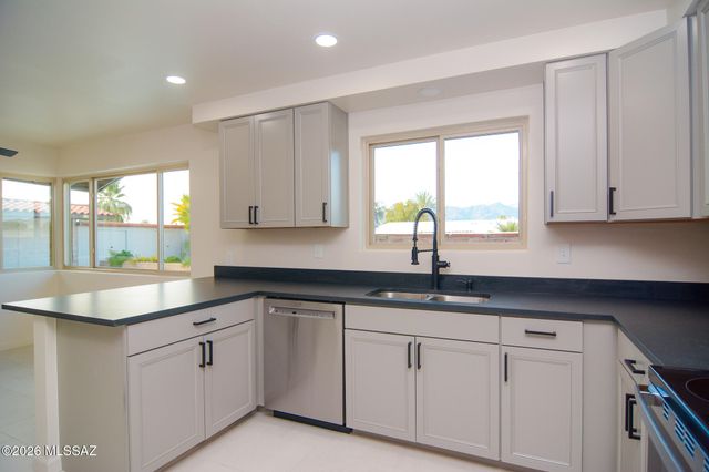 9043 E Bellevue Street, Tucson, AZ 85715