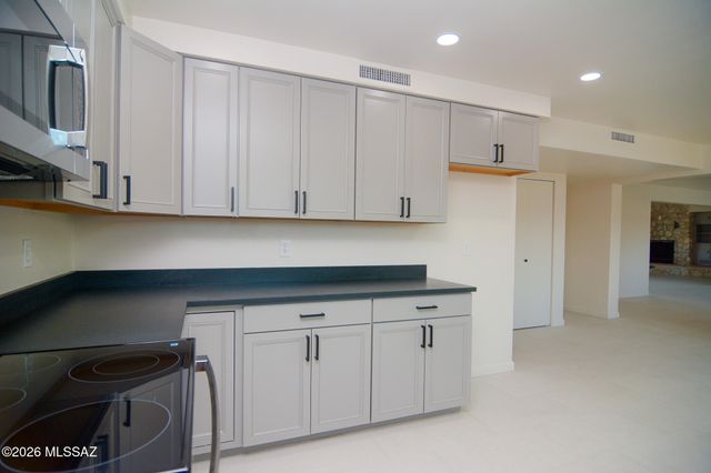 9043 E Bellevue Street, Tucson, AZ 85715