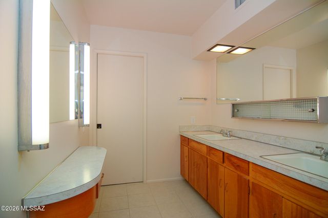 9043 E Bellevue Street, Tucson, AZ 85715