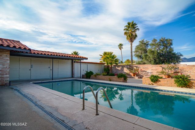 9043 E Bellevue Street, Tucson, AZ 85715